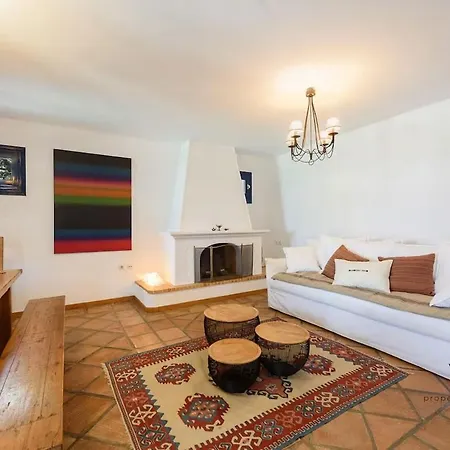 Apartment 6br With Private Pool, 4 Baths & Garden -padma Angairia