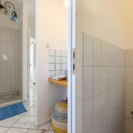 Apartment 6br With Private Pool, 4 Baths & Garden -padma