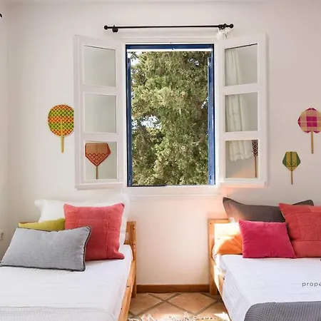 Apartment 6br With Private Pool, 4 Baths & Garden -padma *