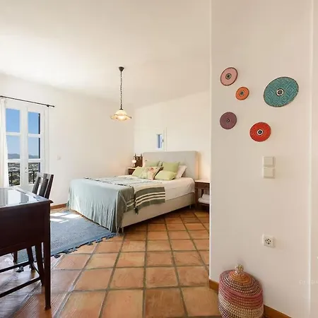 Apartment 6br With Private Pool, 4 Baths & Garden -padma *