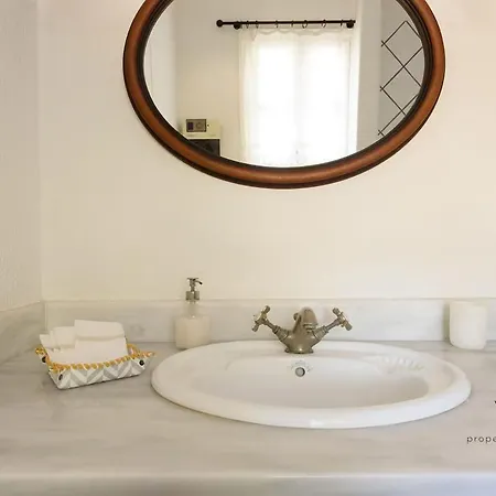 6br With Private Pool, 4 Baths & Garden -padma Angairia