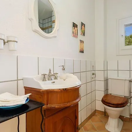 Apartment 6br With Private Pool, 4 Baths & Garden -padma *