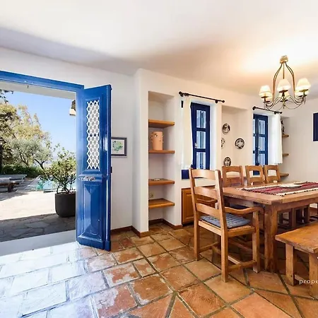 Apartment 6br With Private Pool, 4 Baths & Garden -padma *