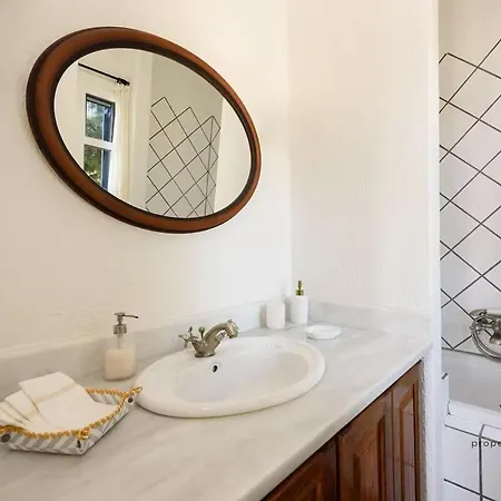 Apartment 6br With Private Pool, 4 Baths & Garden -padma *