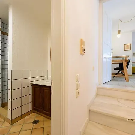 Apartment 6br With Private Pool, 4 Baths & Garden -padma *